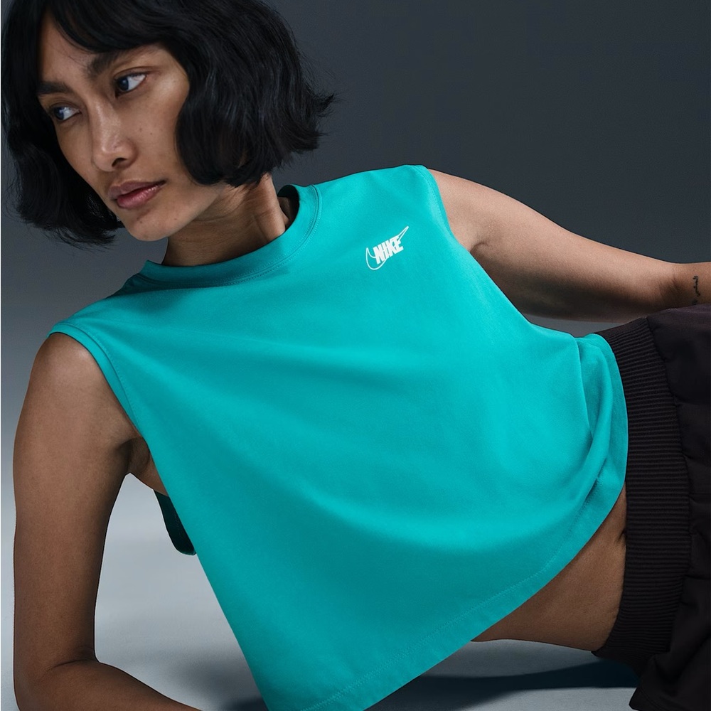Large Nike Women's Turquoise Cropped Muscle Tee NWT